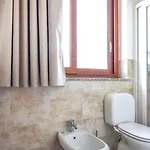 Les Barriques Appartament לינה וארוחת בוקר 3*